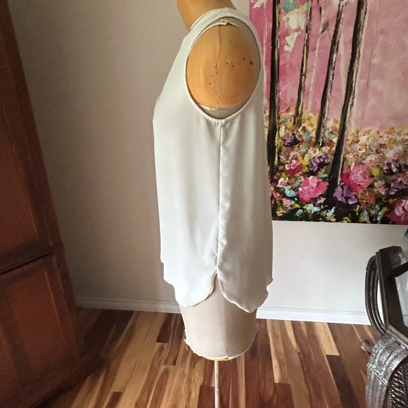 Ladies Cap sleeve blouse. Violet & Charlie. Cream/white. Sz M. EUC - Picture 3 of 4